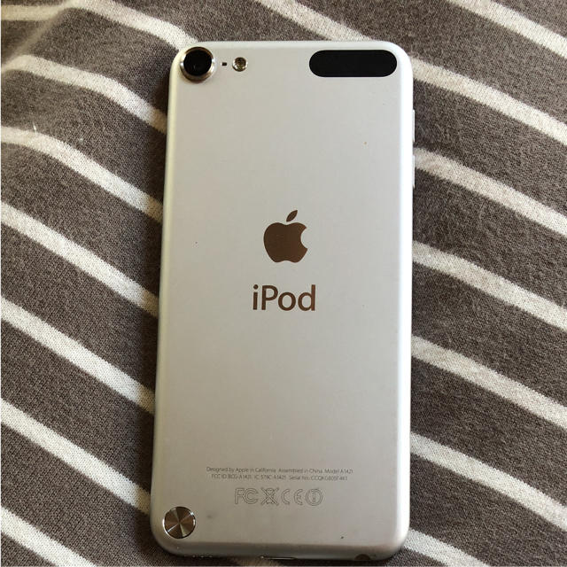 iPod touch(アイポッドタッチ)のiPod touch5世代32ギガ スマホ/家電/カメラのオーディオ機器(ポータブルプレーヤー)の商品写真