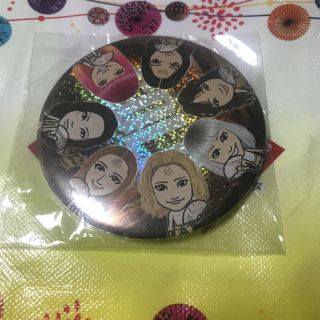 ハピネス(Happiness)のHappiness GOLD100mm缶バッジ(ミュージシャン)