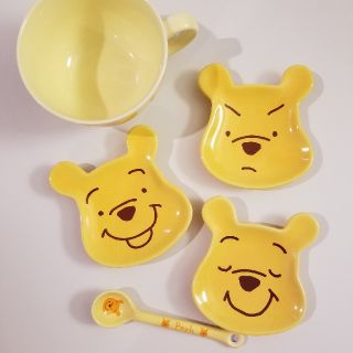 ディズニー(Disney)の【新品】プーさん　スープカップ&スプーン&ミニ皿セット(食器)