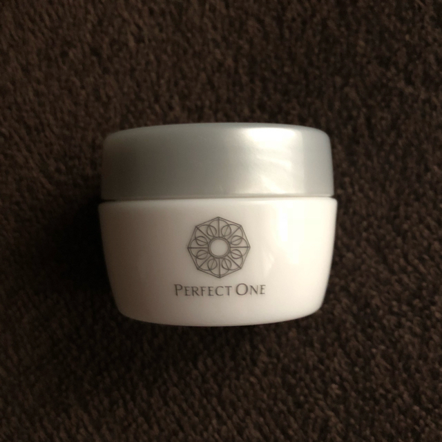 PERFECT ONE(パーフェクトワン)のパーフェクトワン薬用ホワイトニングジェル20g コスメ/美容のスキンケア/基礎化粧品(オールインワン化粧品)の商品写真