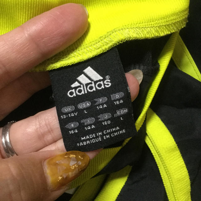 adidas(アディダス)のadidas シャカシャカ 160 スポーツ/アウトドアのサッカー/フットサル(ウェア)の商品写真