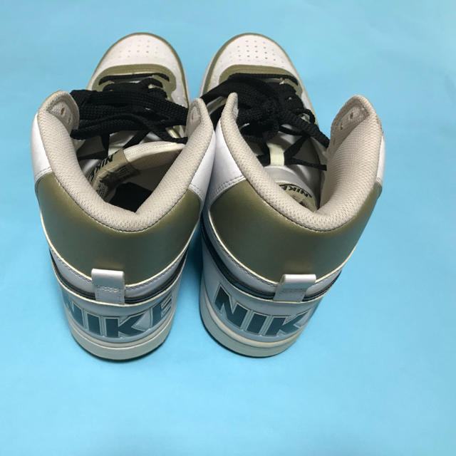 NIKE(ナイキ)のナイキ ハイカット バスケットシューズ 白×金×黒 28.5cm メンズの靴/シューズ(スニーカー)の商品写真