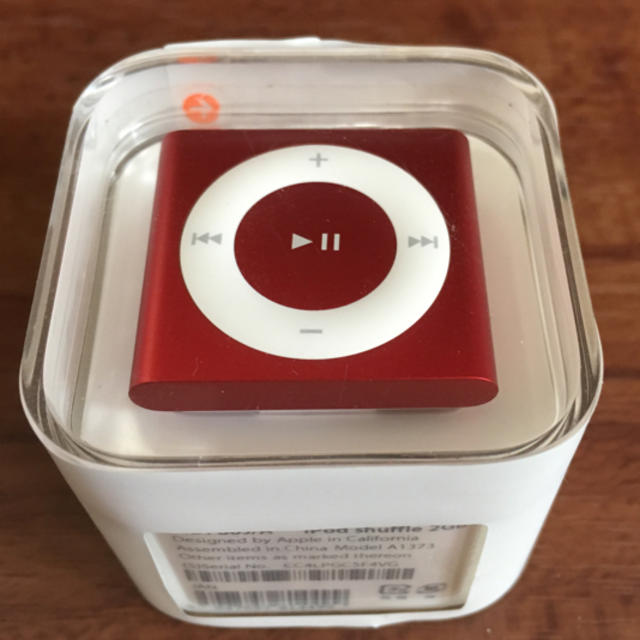 Apple(アップル)の新品未開封  iPod shuffle 2GB  スマホ/家電/カメラのオーディオ機器(ポータブルプレーヤー)の商品写真