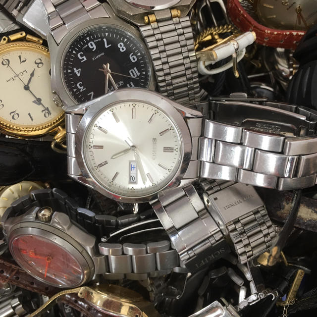 今年人気のブランド品や クォーツ、100本まとめ売り、ジャンク品 腕時計(アナログ)