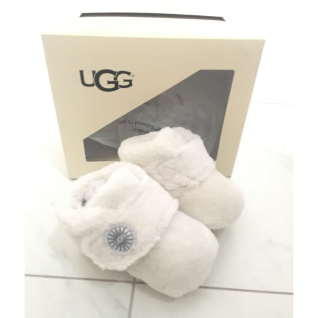 UGG(アグ)の新品 キッズ/ベビー/マタニティのベビー靴/シューズ(~14cm)(スニーカー)の商品写真