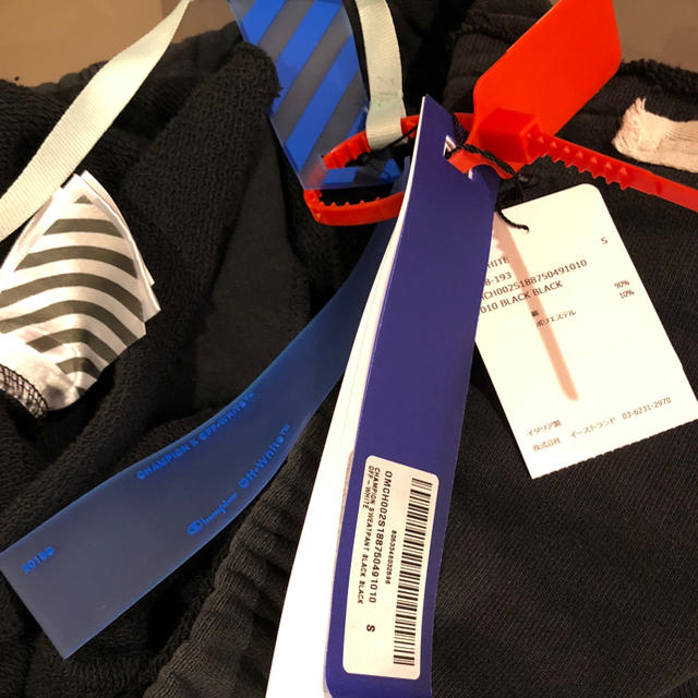 OFF-WHITE(オフホワイト)の【新品/未使用】オフホワイト×チャンピオン コラボスウェットパンツ 黒 Sサイズ メンズのパンツ(その他)の商品写真