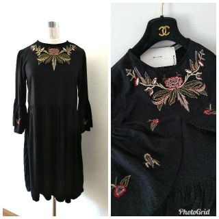 ザラ(ZARA)のsyk☆様ご専用 秋新品ザラZARA袖口フレアー花柄ワンピースとスニーカー計2点(ひざ丈ワンピース)