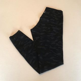 ルルレモン(lululemon)の【美品】ルルレモン  レギンス サイズ6（黒迷彩柄）(ヨガ)