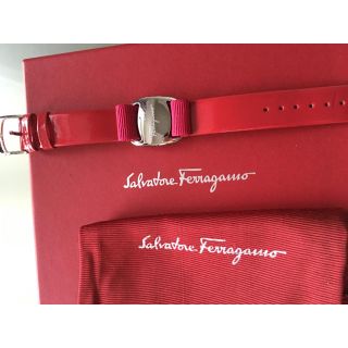 サルヴァトーレフェラガモ(Salvatore Ferragamo)の新品 サルヴァトーレ フェラガモ  ブレスレット 赤(ブレスレット/バングル)