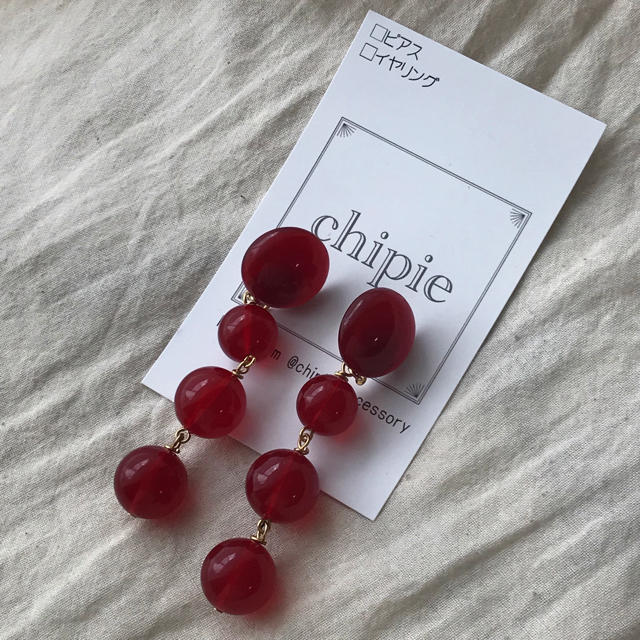 KBF(ケービーエフ)の再∞販 clear red ball pierce / earring ハンドメイドのアクセサリー(ピアス)の商品写真