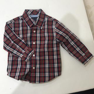 トミーヒルフィガー(TOMMY HILFIGER)のTOMMY HILFIGER 赤チェック シャツ サイズ12month(シャツ/カットソー)