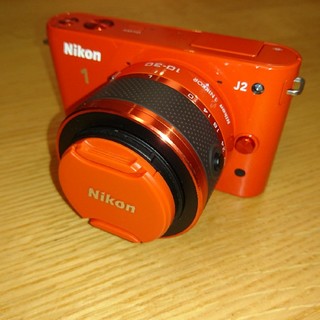 ニコン(Nikon)のニコン Nikon 1 J2 ダブルズームセット《数量限定カラー:オレンジ》(ミラーレス一眼)