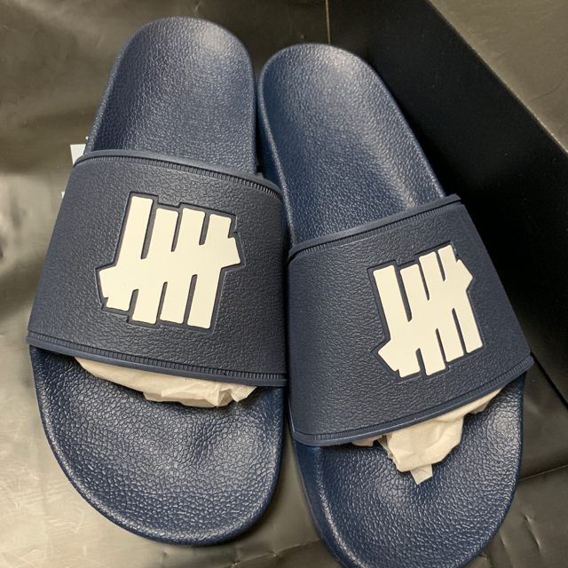 UNDEFEATED(アンディフィーテッド)の定価以下 UNDEFEATED SLIDE NAVY 27cm メンズの靴/シューズ(サンダル)の商品写真