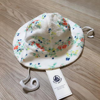 プチバトー(PETIT BATEAU)の新品プチバトー ベビー帽子 花柄 パイル地 24m 36m(帽子)
