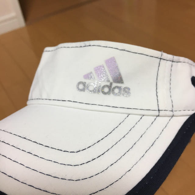 adidas(アディダス)のアディダス サンバイザー レディースの帽子(その他)の商品写真