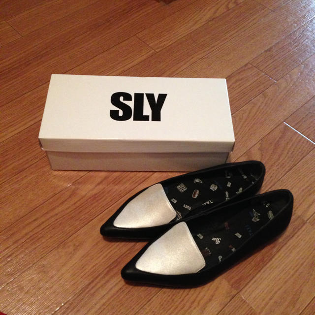 SLY(スライ)のSLY ノベルティーフラットシューズ レディースの靴/シューズ(ハイヒール/パンプス)の商品写真