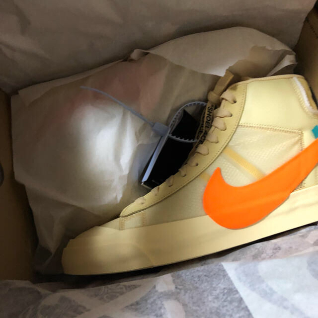 OFF-WHITE(オフホワイト)のNIKE off-white blazer MID 28.0cm メンズの靴/シューズ(スニーカー)の商品写真