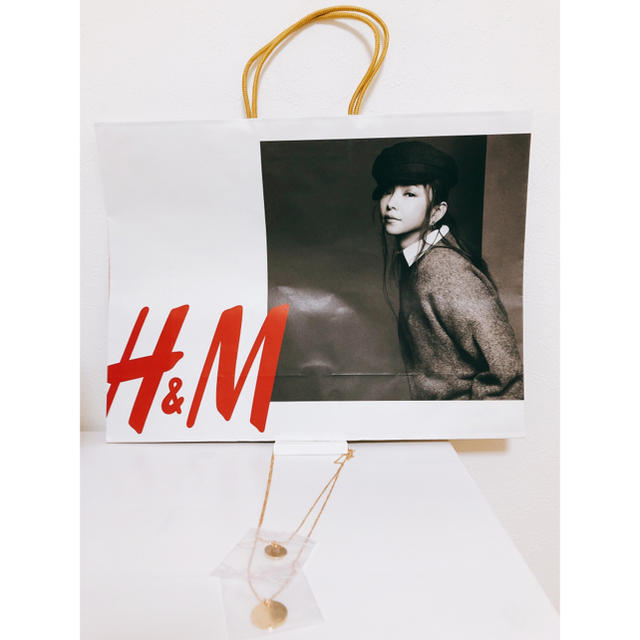 H&M(エイチアンドエム)のH&M × 安室奈美恵 コラボ MY HIRO 刻印ネックレス エンタメ/ホビーのタレントグッズ(ミュージシャン)の商品写真