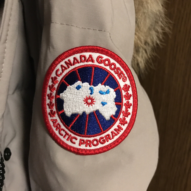 CANADA GOOSE(カナダグース)のカナダグース マッケンジー 新品未使用 2018 レディース M size レディースのジャケット/アウター(ダウンジャケット)の商品写真