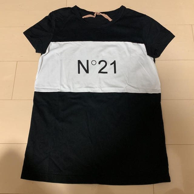 N°21(ヌメロヴェントゥーノ)のN°21 ヌメロ ヌメロヴェントゥーノ Tシャツ 38 レディースのトップス(Tシャツ(半袖/袖なし))の商品写真