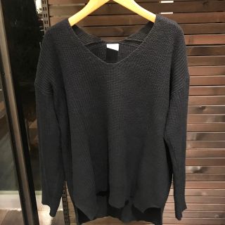 ザラ(ZARA)のシンプルVネックニット ブラック 畦編みざっくりニット (ニット/セーター)