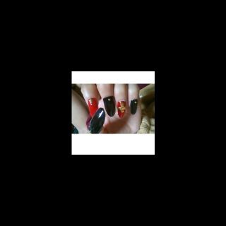 赤×黒ネイルチップ コスメ/美容のネイル(つけ爪/ネイルチップ)の商品写真