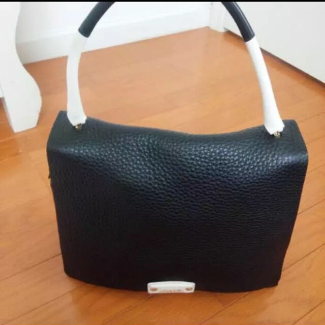 ♡FURLA♡ほぼ新品♡大きめ鞄♡確実正規品♡ - ハンドバッグ