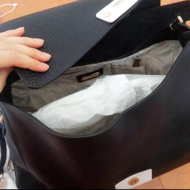 ♡FURLA♡ほぼ新品♡大きめ鞄♡確実正規品♡ - ハンドバッグ