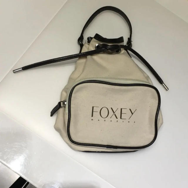 FOXEY(フォクシー)のフォクシー マガジン の付録 ノベルティ おさんぽポシェット  エンタメ/ホビーのコレクション(ノベルティグッズ)の商品写真