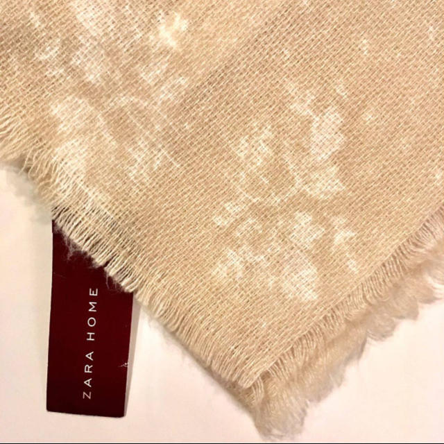 ZARA HOME(ザラホーム)の新品 ZARA HOME ザラホーム フラワー プリント ブランケット ベージュ キッズ/ベビー/マタニティのこども用ファッション小物(おくるみ/ブランケット)の商品写真