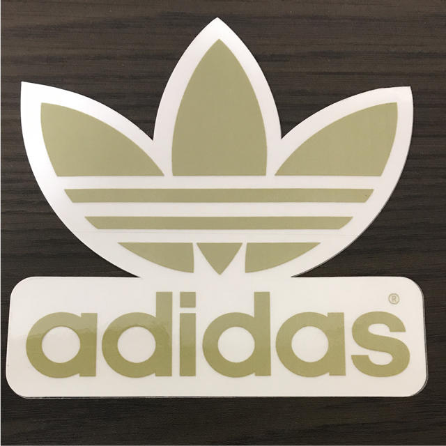 adidas(アディダス)の【縦13.8cm横13.7cm】adidas  skateboardステッカー 自動車/バイクのバイク(ステッカー)の商品写真