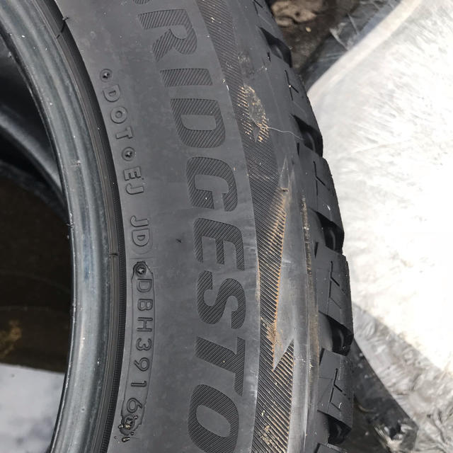 BRIDGESTONE(ブリヂストン)の※値下げ 美品☆ブリジストン スタッドレスタイヤ 自動車/バイクの自動車(タイヤ)の商品写真