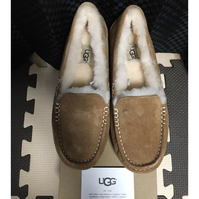 UGG(アグ)の【新品】UGG アンスレー モカシン（チェスナット:約23.5〜24㎝） レディースの靴/シューズ(スリッポン/モカシン)の商品写真