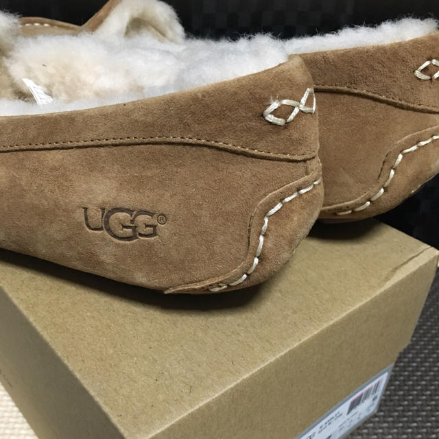 UGG(アグ)の【新品】UGG アンスレー モカシン（チェスナット:約23.5〜24㎝） レディースの靴/シューズ(スリッポン/モカシン)の商品写真