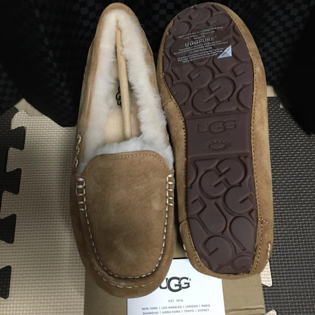 UGG(アグ)の【新品】UGG アンスレー モカシン（チェスナット:約23.5〜24㎝） レディースの靴/シューズ(スリッポン/モカシン)の商品写真