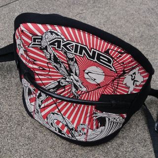 ダカイン(Dakine)のカイトサーフィン ウェストハーネス サイズS(サーフィン)