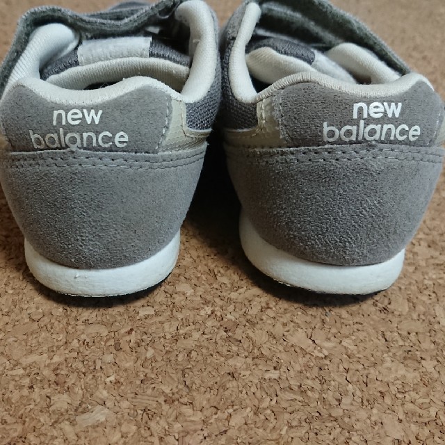 New Balance(ニューバランス)のニューバランス 996 キッズ 15cm グレー キッズ/ベビー/マタニティのキッズ靴/シューズ(15cm~)(スニーカー)の商品写真