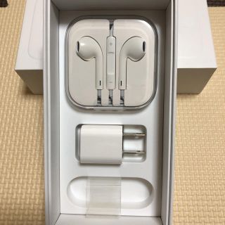 アイフォーン(iPhone)のiPhone 付属品(ヘッドフォン/イヤフォン)