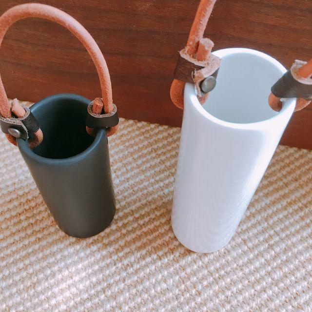 SALE 花瓶 2個セット レザーハンドル 一輪挿し モノトーン 陶器 インテリア/住まい/日用品のインテリア小物(花瓶)の商品写真