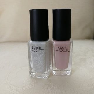 ネイルホリック(NAIL HOLIC)のネイルホリック２本　BE303とGY050(マニキュア)