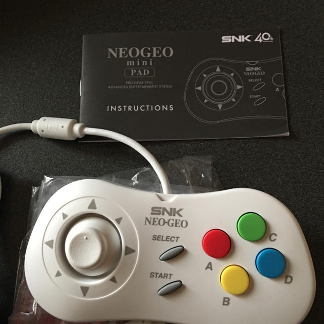 NEOGEO(ネオジオ)のネオジオミニ パッド エンタメ/ホビーのゲームソフト/ゲーム機本体(家庭用ゲーム機本体)の商品写真