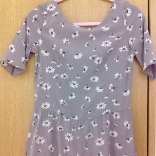 スナイデル(SNIDEL)のsnidel マーガレット柄ロンパース(ミニワンピース)
