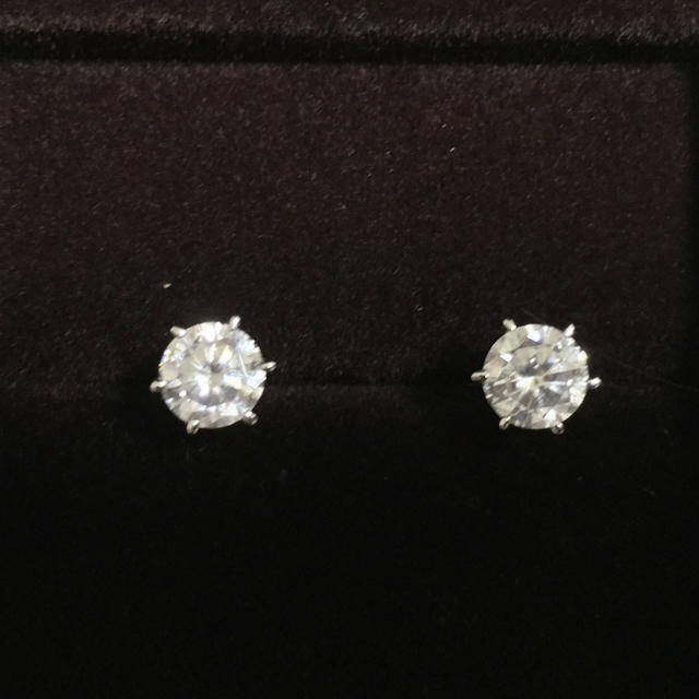 Cartier(カルティエ)のモアサナイトダイヤモンド 1カラット ピアス レディースのアクセサリー(ピアス)の商品写真