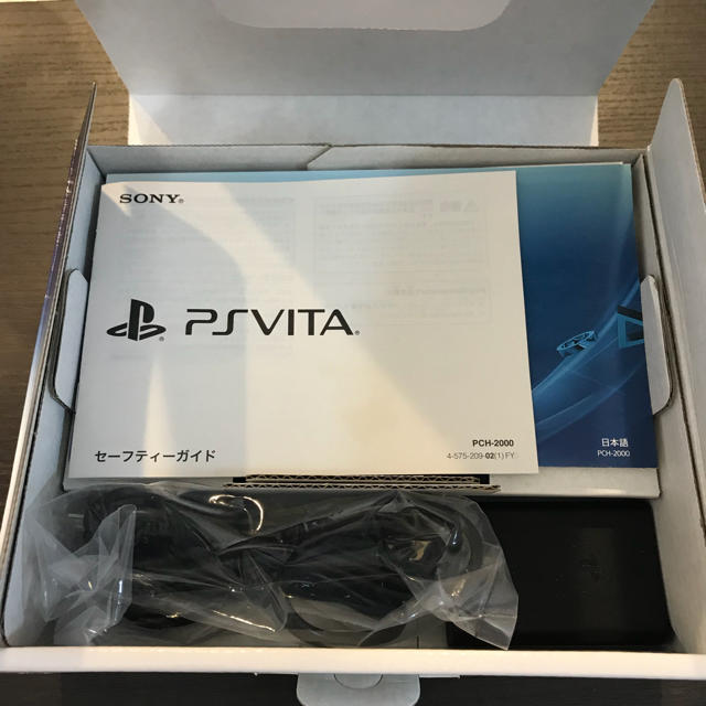 PlayStation Vita(プレイステーションヴィータ)の新品 PlayStation Vita Wi-Fiモデル 本体 psvita エンタメ/ホビーのゲームソフト/ゲーム機本体(携帯用ゲーム機本体)の商品写真