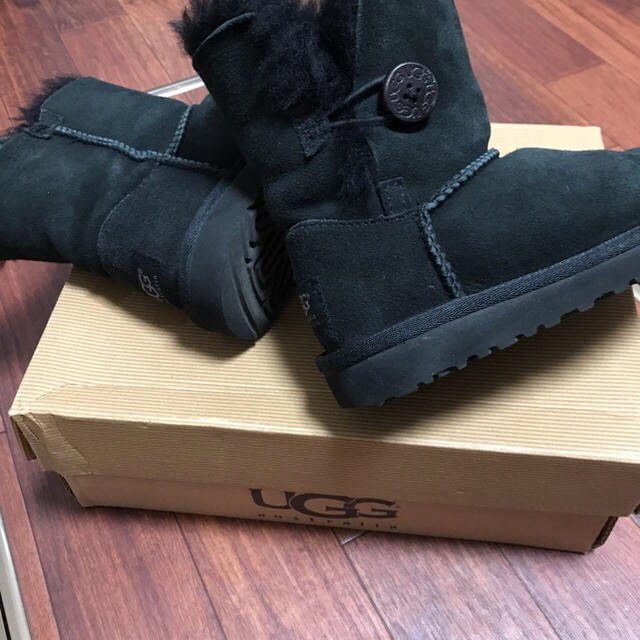 UGG(アグ)のUGG ブーツ キッズ/ベビー/マタニティのキッズ靴/シューズ(15cm~)(ブーツ)の商品写真