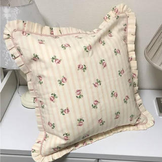 ローラアシュレイ(LAURA ASHLEY)のローラアシュレイ クッションカバー(クッションカバー)