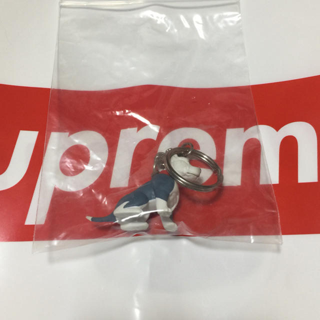 Supreme(シュプリーム)のSupreme ブルドッグキーホルダー 新品 メンズのファッション小物(キーホルダー)の商品写真