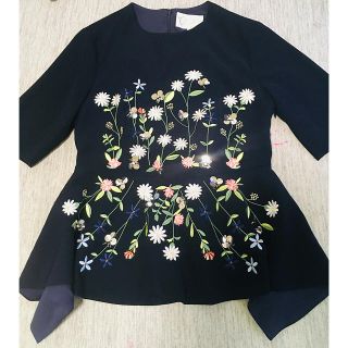 チェスティ(Chesty)のchestyチェスティ♡刺繍ビジューペプラムトップス(カットソー(長袖/七分))