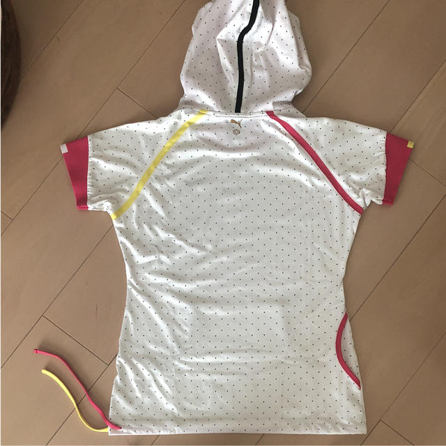 PUMA(プーマ)のプーマ  ドット柄フード付きＴシャツ  Sサイズ スポーツ/アウトドアのゴルフ(ウエア)の商品写真