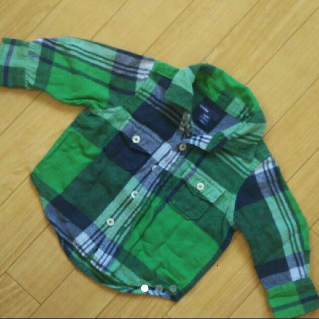 babyGAP(ベビーギャップ)のbabyGAP チェックシャツ 80㎝ キッズ/ベビー/マタニティのベビー服(~85cm)(シャツ/カットソー)の商品写真